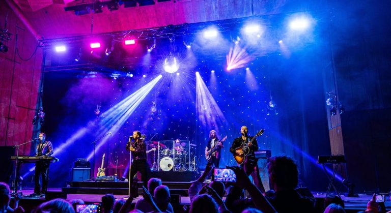 You Should Be Standing! — muziek in Oosterhout