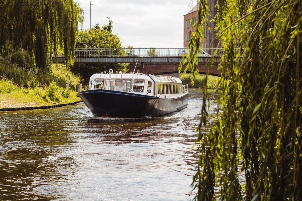 VVV- Dagtocht met boot en bus: dat gaat naar Den Bosch toe langs de Zuiderwaterlinie! in Oosterhout
