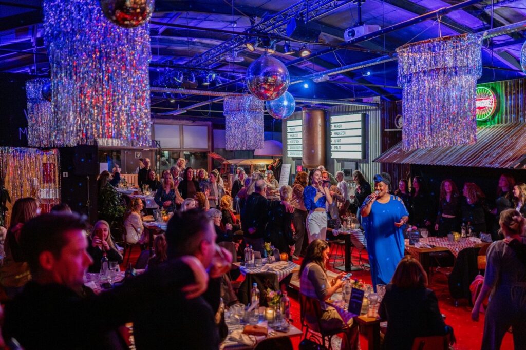 Dancing Queen Dinershow bij De Houthallen in Oosterhout